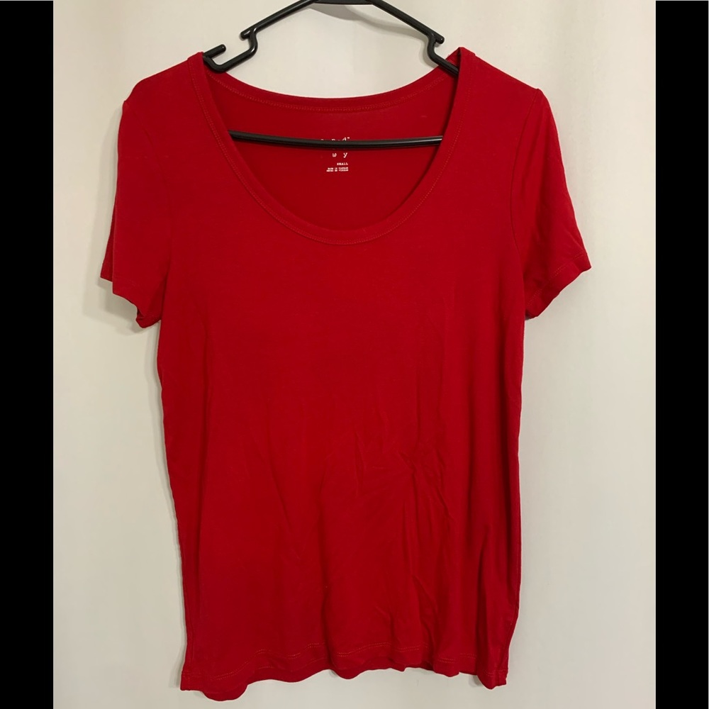 Woman’s fitted tee